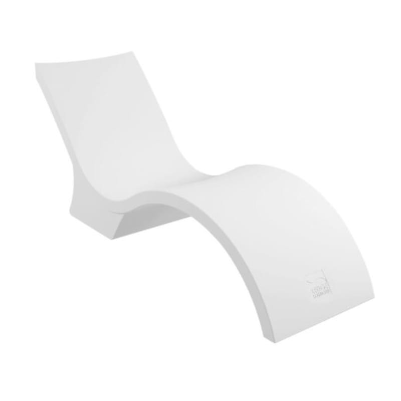 White Signature Chaise Deep For 10-15" Water Depth