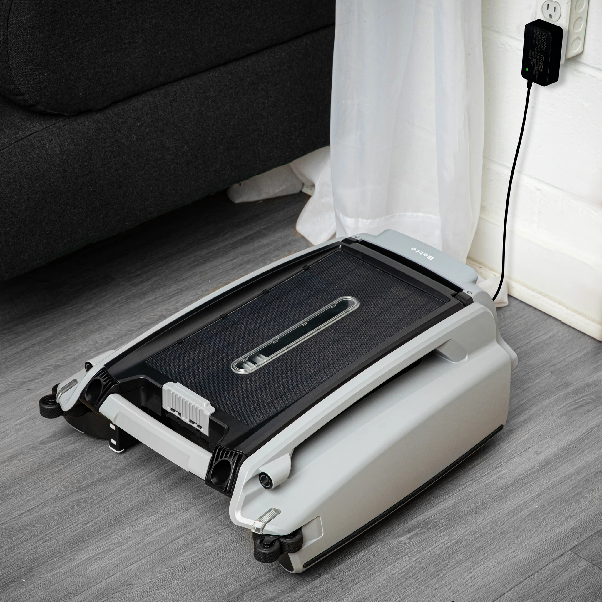 Betta SE Plus - Solar-Powered Robotic Pool Skimmer by Betta