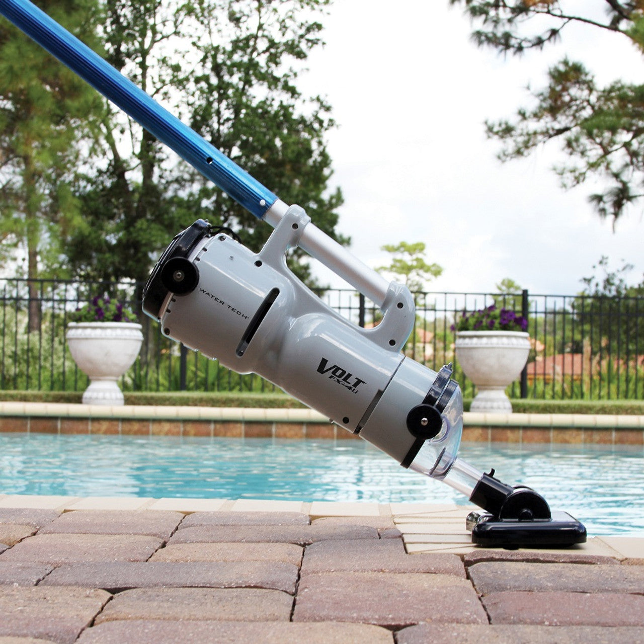 Water Tech Volt FX-4Li Rechargeable Pool Vacuum